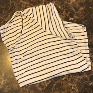 Simply striped 🖤 🤍